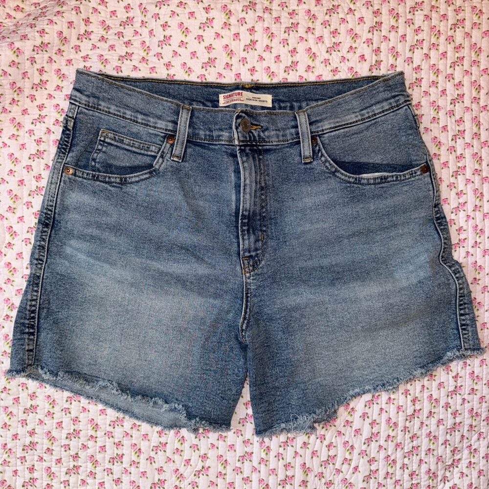 Levi Mom Jean shorts